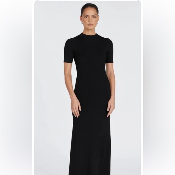 DISSH Dresses & Skirts - DISSH 🐈‍⬛ NWT Donna Black Sleeved MIDI Dress